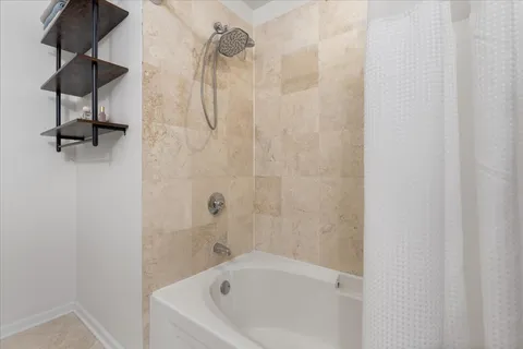 $554,500 | 2040 West Belmont Avenue, Unit 302, Chicago, IL 60618