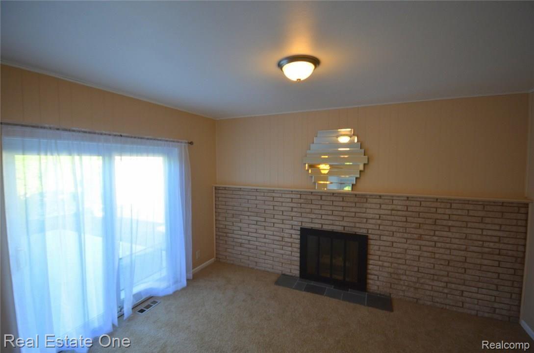 2140 Common Road Warren, MI 48092 - Photo 7 of 15 7 Family Room.JPG