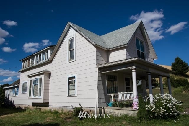 631 Shea Road Waitsburg, WA 99361 - Photo 13 of 15 a view of house with yard