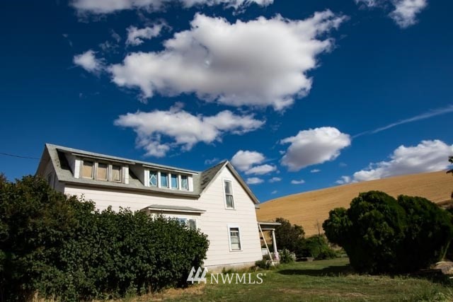 631 Shea Road Waitsburg, WA 99361 - Photo 14 of 15 a view of a house with backyard and garden