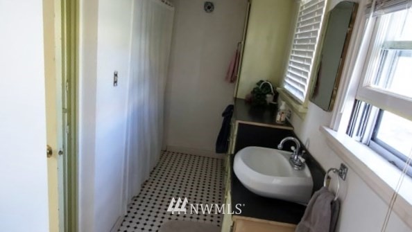 631 Shea Road Waitsburg, WA 99361 - Photo 8 of 15 a bathroom with a sink and a mirror