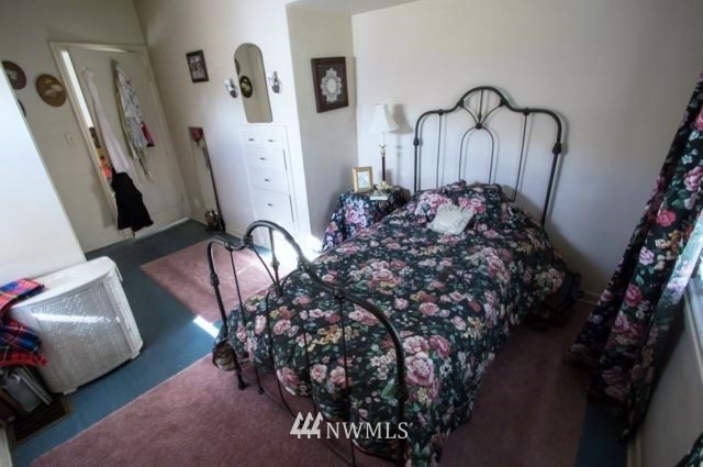 631 Shea Road Waitsburg, WA 99361 - Photo 10 of 15 a bed sitting in a bedroom next to a window