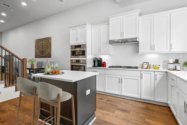 $485,000 | 381 East Greenbriar Lane, Unit 1004, Dallas, TX 75208