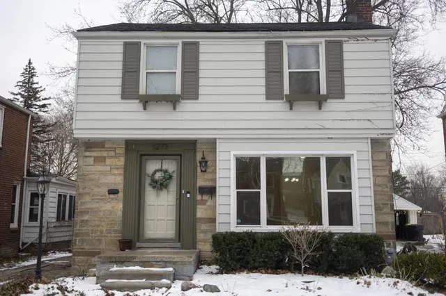$199,999 | 5273 Hillcrest Street, Grosse Pointe, MI 48236