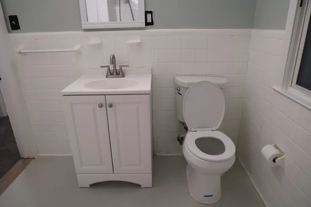 $199,999 | 5273 Hillcrest Street, Grosse Pointe, MI 48236