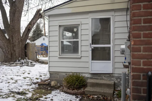 $199,999 | 5273 Hillcrest Street, Grosse Pointe, MI 48236