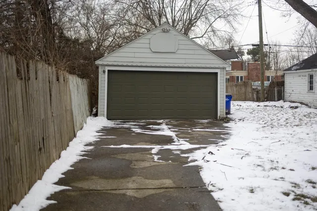 $199,999 | 5273 Hillcrest Street, Grosse Pointe, MI 48236