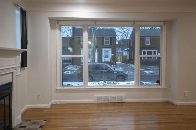 $199,999 | 5273 Hillcrest Street, Grosse Pointe, MI 48236