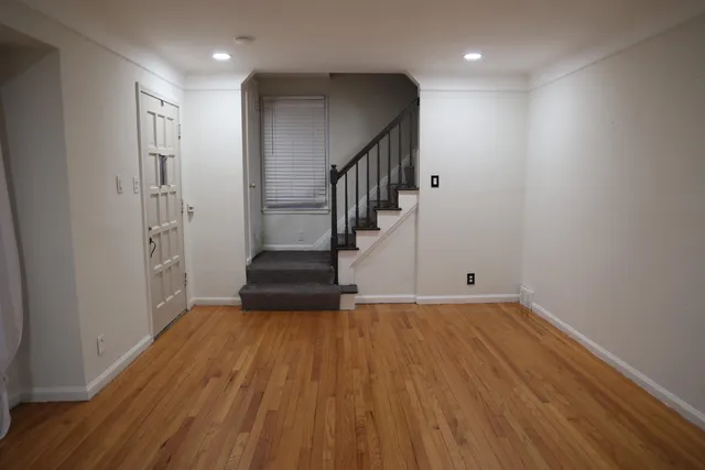 $199,999 | 5273 Hillcrest Street, Grosse Pointe, MI 48236