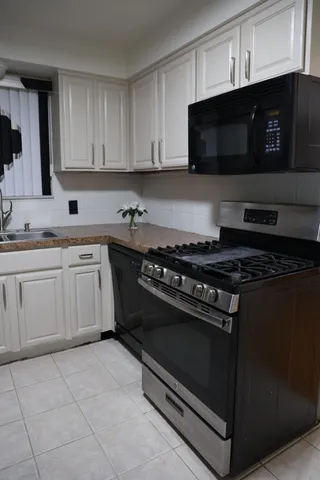 $199,999 | 5273 Hillcrest Street, Grosse Pointe, MI 48236