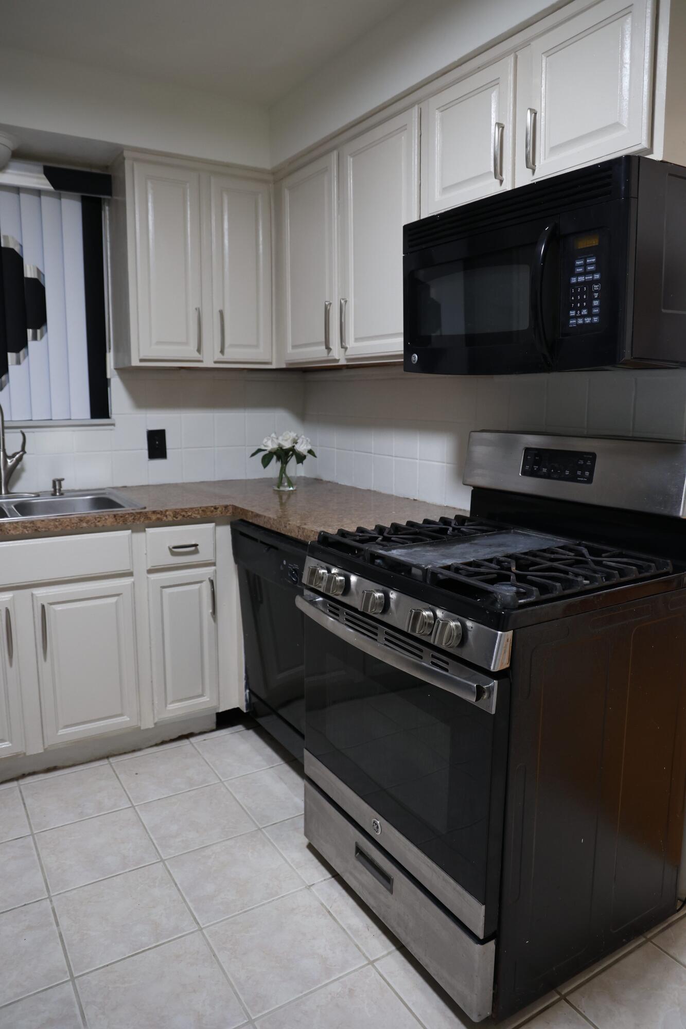 5273 Hillcrest Street Grosse Pointe, MI 48236 - Photo 7 of 30 0X4A1936