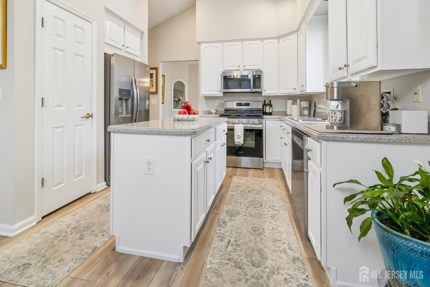 4 Trent Road Monroe Township, NJ 08831 - Photo 12 of 32