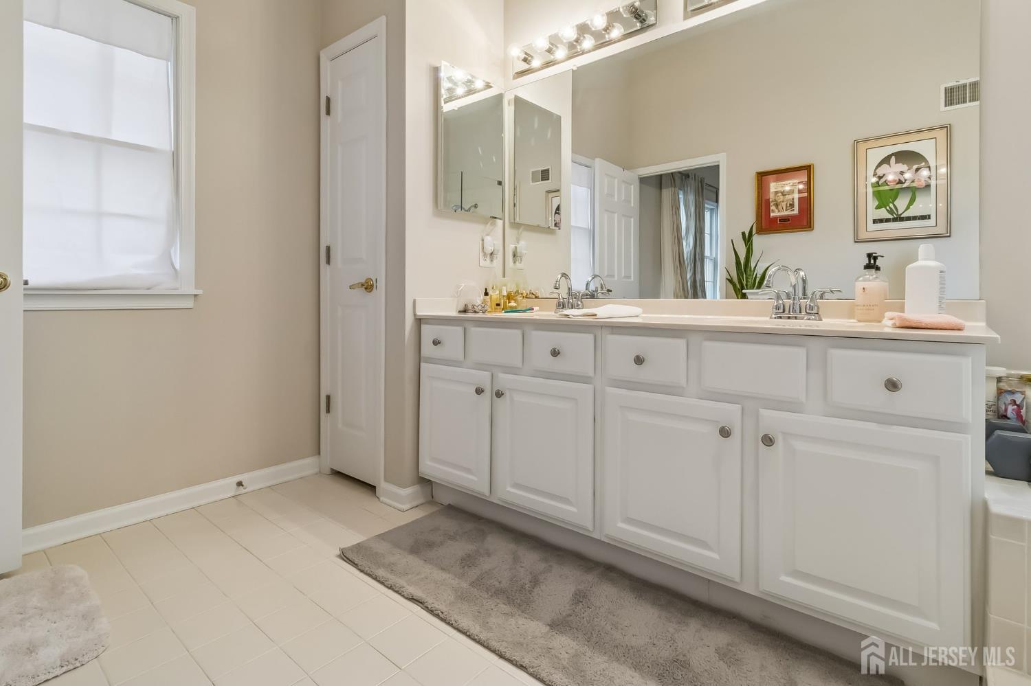 4 Trent Road Monroe Township, NJ 08831 - Photo 29 of 32