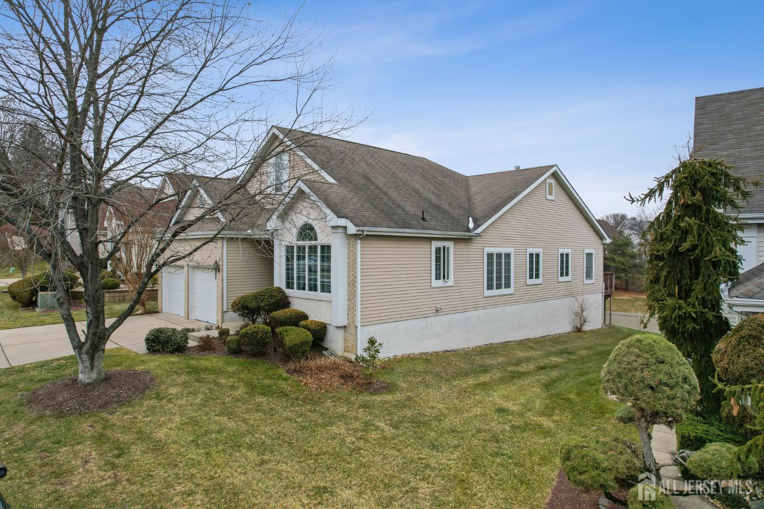 4 Trent Road Monroe Township, NJ 08831 - Photo 4 of 32