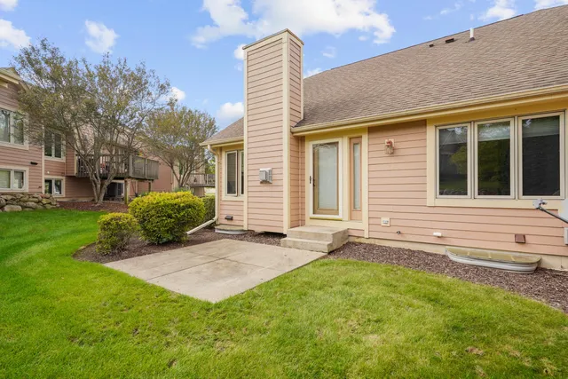 $439,900 | 9143 Prairie Village Drive, Pleasant Prairie, WI 53142