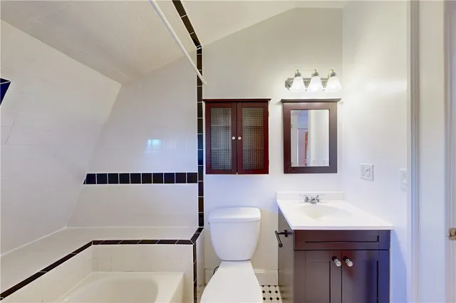 $2,200 | 54 Halsey Street, Unit 6, Providence, RI 02906