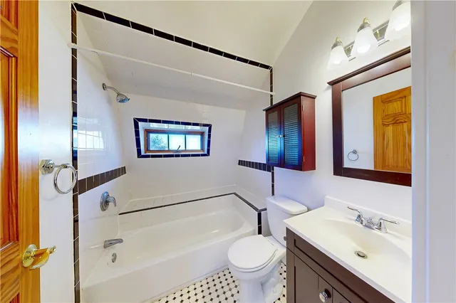 $2,200 | 54 Halsey Street, Unit 6, Providence, RI 02906