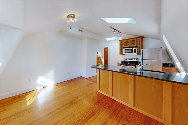 $2,200 | 54 Halsey Street, Unit 6, Providence, RI 02906