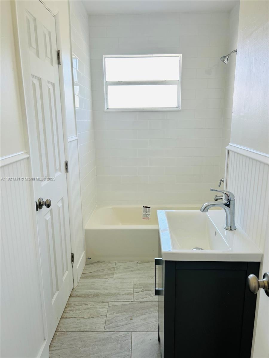 10601 Southwest 184th Street, Unit 10603 Cutler Bay, FL 33157 - Photo 3 of 6 a bathroom with a sink and a bathtub