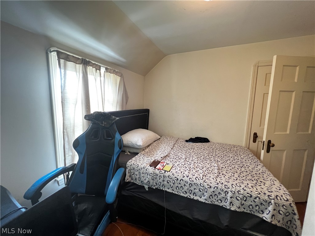 3937 Navahoe Road Cleveland Heights, OH 44121 - Photo 16 of 24 Gallery Image 16