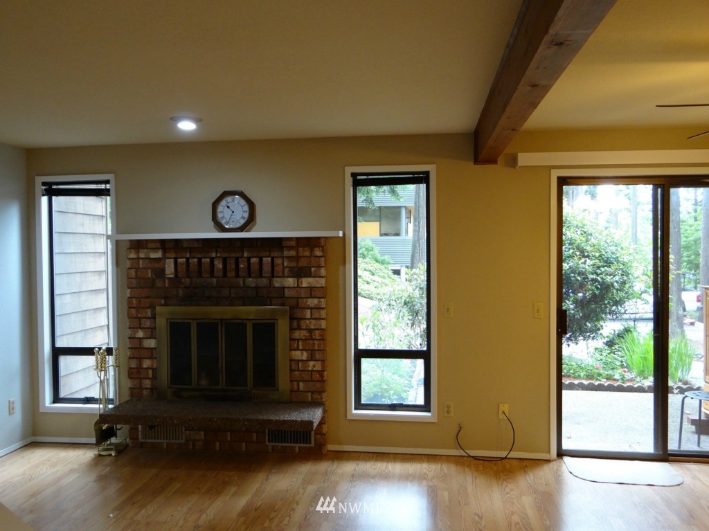 7516 218th Street Southwest, Unit 3 Edmonds, WA 98026 - Photo 3 of 14 Gallery Image 3
