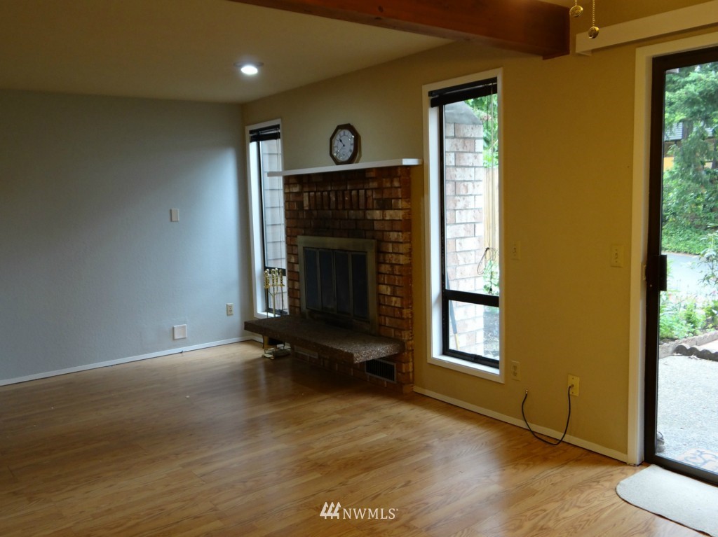 7516 218th Street Southwest, Unit 3 Edmonds, WA 98026 - Photo 4 of 14 Gallery Image 4