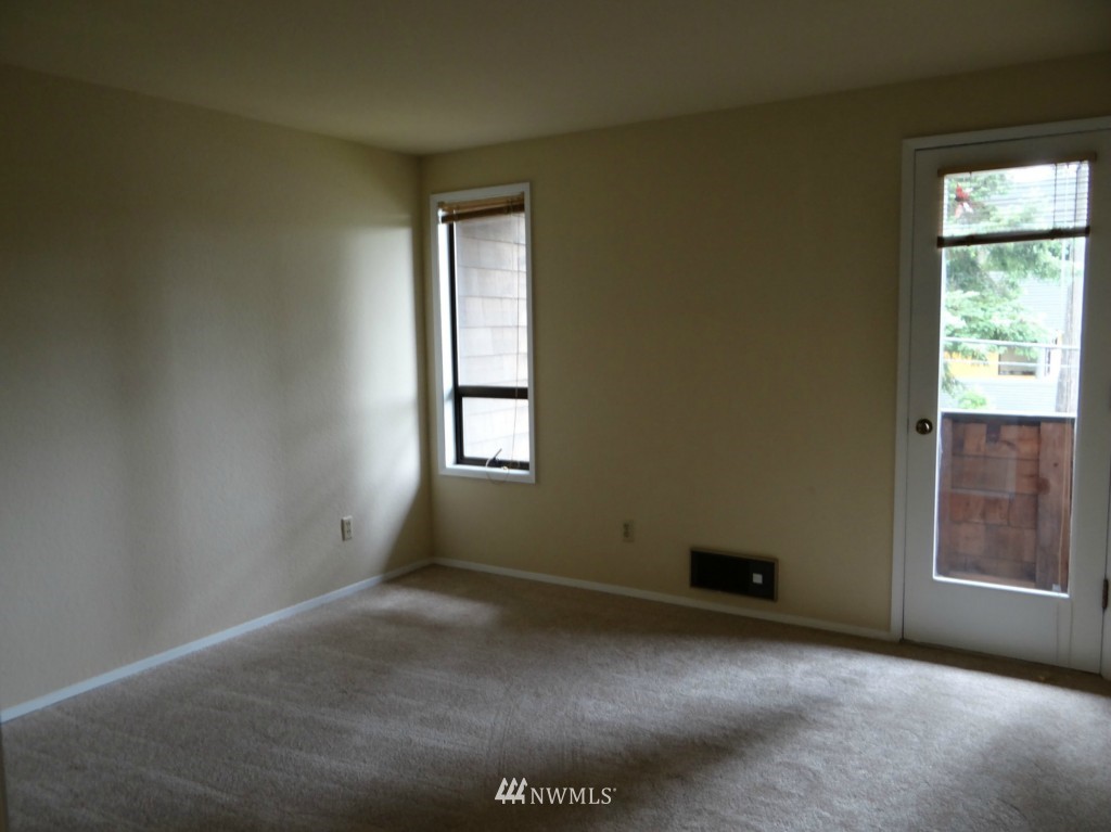 7516 218th Street Southwest, Unit 3 Edmonds, WA 98026 - Photo 5 of 14 Gallery Image 5