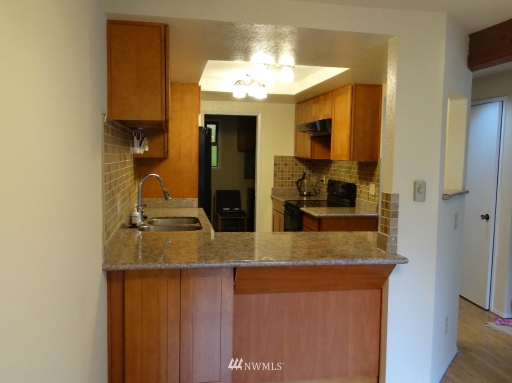 7516 218th Street Southwest, Unit 3 Edmonds, WA 98026 - Photo 8 of 14 Gallery Image 8