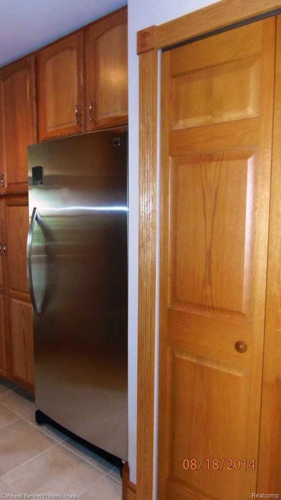 10394 East Potter Road Davison, MI 48423 - Photo 25 of 53 10394 Potter hallway.jpg