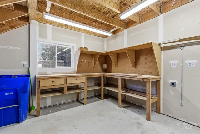 $659,900 | 8911 West Victory Road, Boise, ID 83709