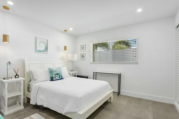 $2,950 | 330 North Federal Highway, Unit 211, Deerfield Beach, FL 33441