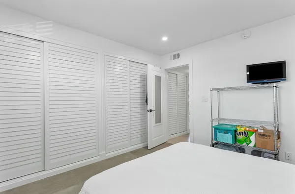 $2,950 | 330 North Federal Highway, Unit 211, Deerfield Beach, FL 33441