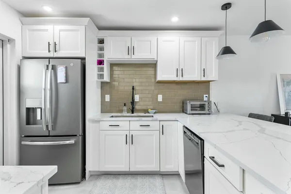 $2,950 | 330 North Federal Highway, Unit 211, Deerfield Beach, FL 33441