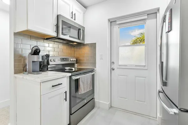 $2,950 | 330 North Federal Highway, Unit 211, Deerfield Beach, FL 33441