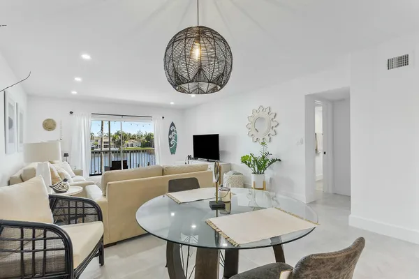 $2,950 | 330 North Federal Highway, Unit 211, Deerfield Beach, FL 33441