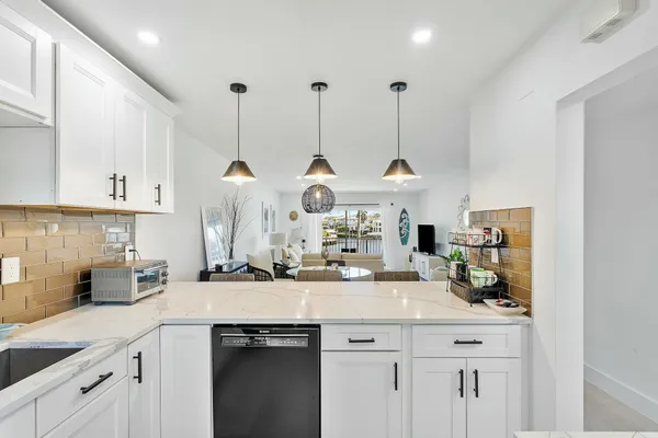 $2,950 | 330 North Federal Highway, Unit 211, Deerfield Beach, FL 33441