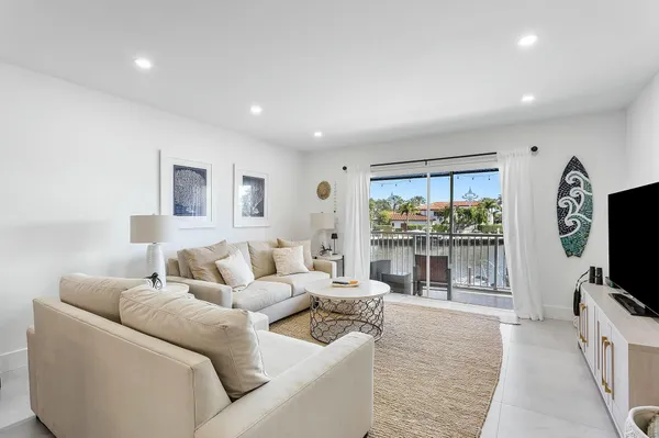 $2,950 | 330 North Federal Highway, Unit 211, Deerfield Beach, FL 33441