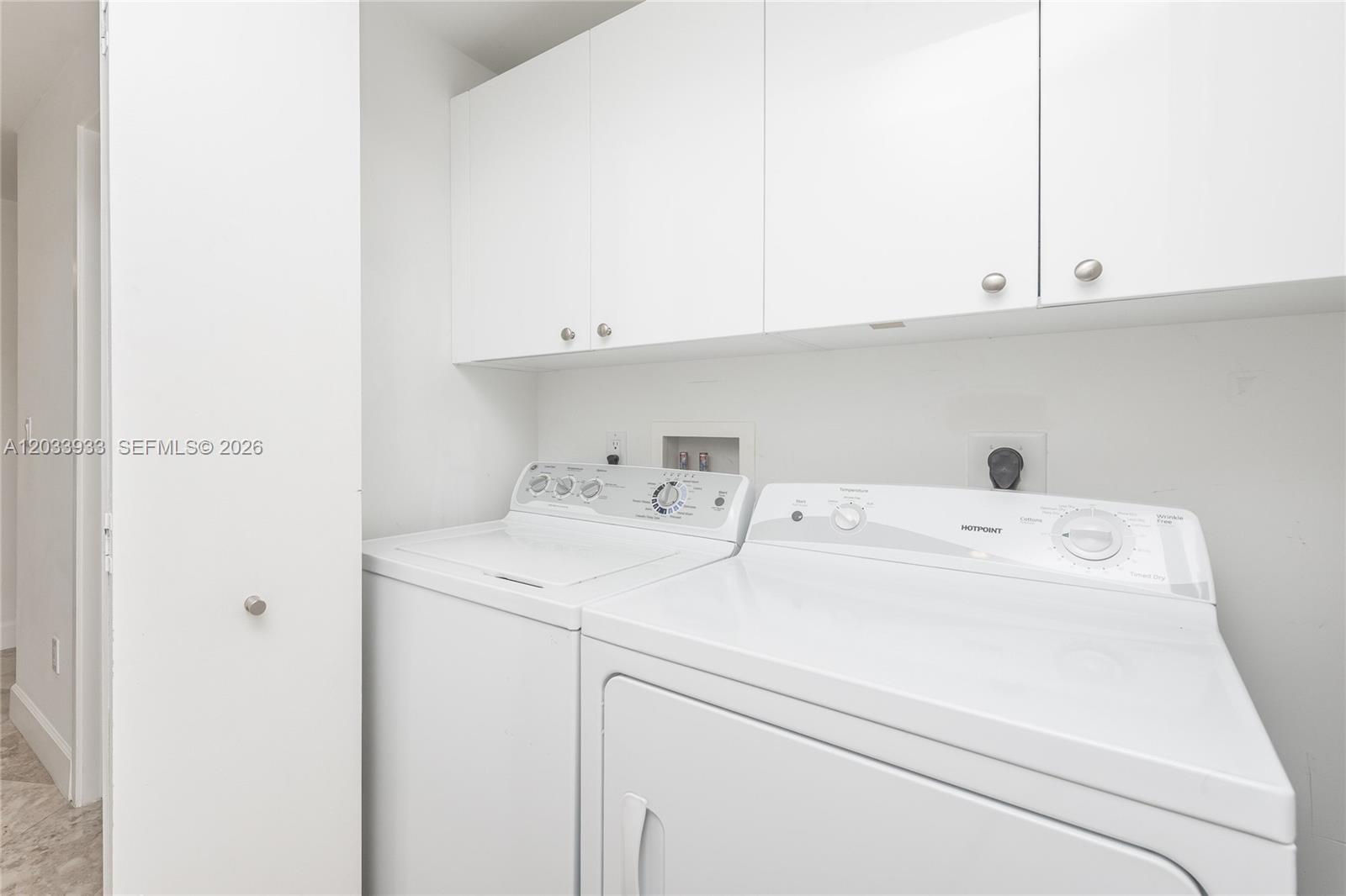 901 Brickell Key Boulevard, Unit 2206 Miami, FL 33131 - Photo 22 of 28