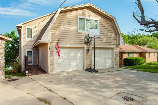 $659,999 | 14 Emerald Shore Drive, Lake Tapawingo, MO 64015