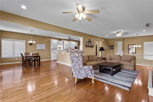 $659,999 | 14 Emerald Shore Drive, Lake Tapawingo, MO 64015