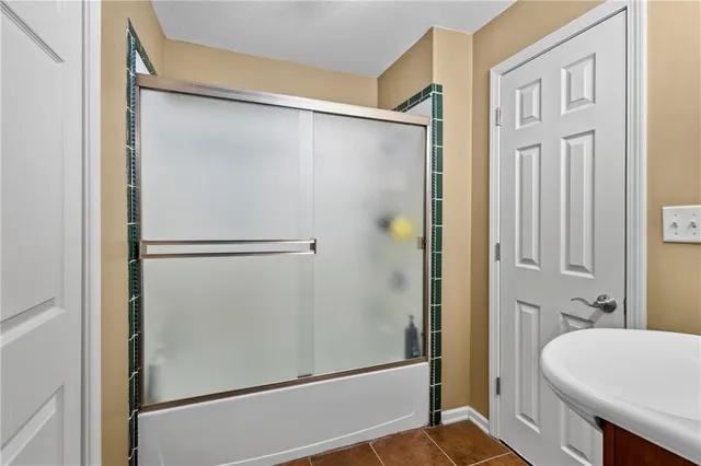 $659,999 | 14 Emerald Shore Drive, Lake Tapawingo, MO 64015