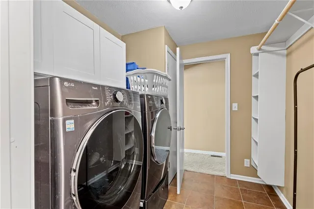 $659,999 | 14 Emerald Shore Drive, Lake Tapawingo, MO 64015