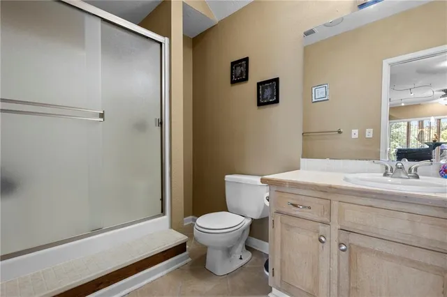 $659,999 | 14 Emerald Shore Drive, Lake Tapawingo, MO 64015