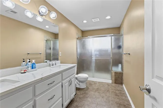 $659,999 | 14 Emerald Shore Drive, Lake Tapawingo, MO 64015