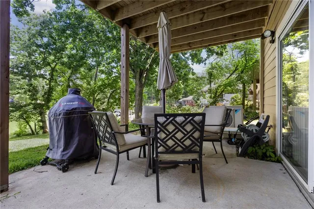 $659,999 | 14 Emerald Shore Drive, Lake Tapawingo, MO 64015