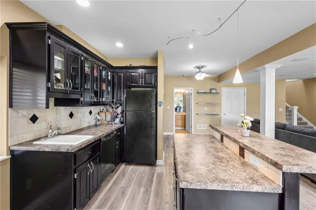 $659,999 | 14 Emerald Shore Drive, Lake Tapawingo, MO 64015