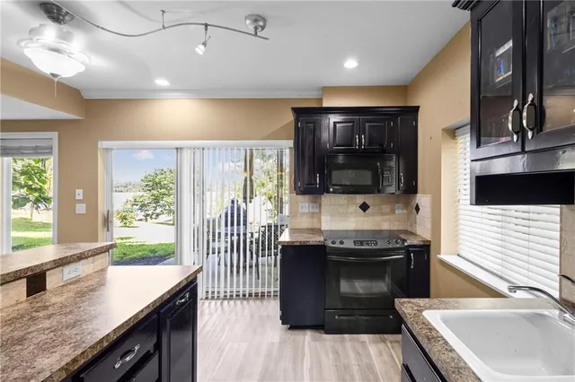 $659,999 | 14 Emerald Shore Drive, Lake Tapawingo, MO 64015