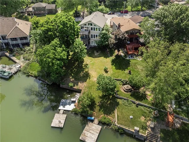 $659,999 | 14 Emerald Shore Drive, Lake Tapawingo, MO 64015