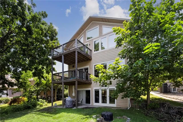 $659,999 | 14 Emerald Shore Drive, Lake Tapawingo, MO 64015