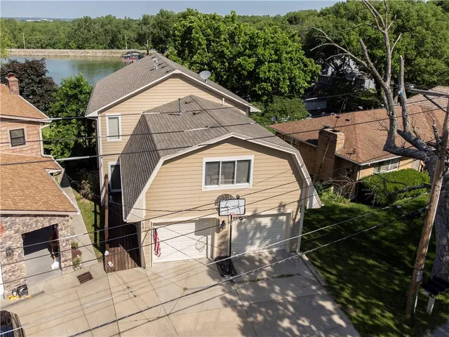 $659,999 | 14 Emerald Shore Drive, Lake Tapawingo, MO 64015